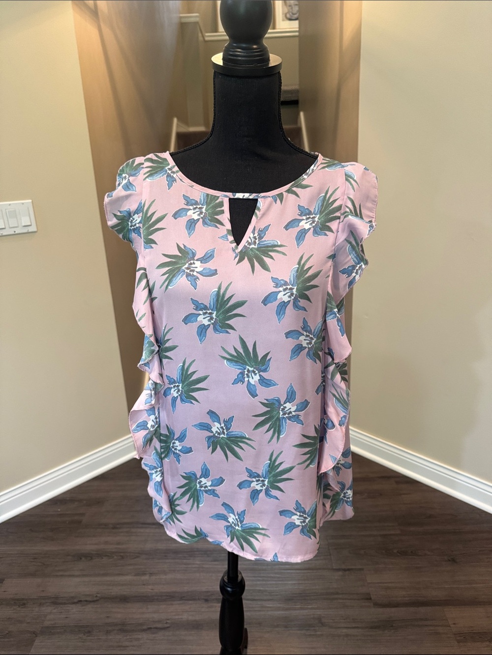 cupcakes & cashmere Pink Floral Keyhole Ruffle Sleeve Blouse